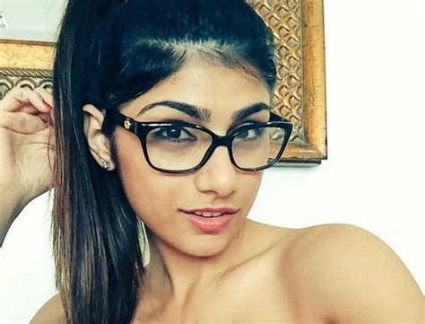 mia khalifa body